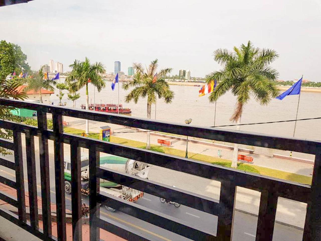 Tonle Khmer Guesthouse And Sky Bar Phnompenh Exteriér fotografie